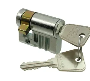 L&F EUR hálfur 30/0